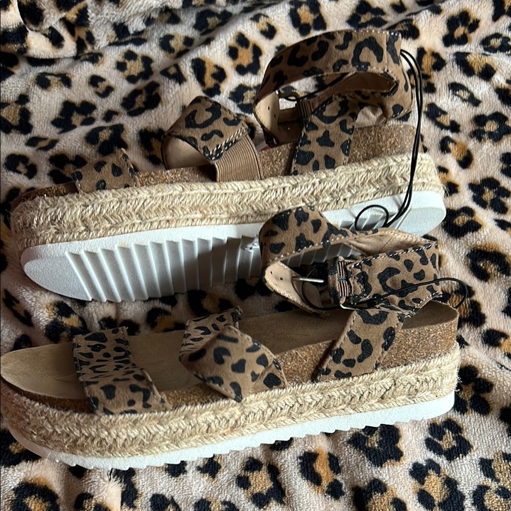 Universal Thread Tan Leopard Espadrilles NWT - image 2